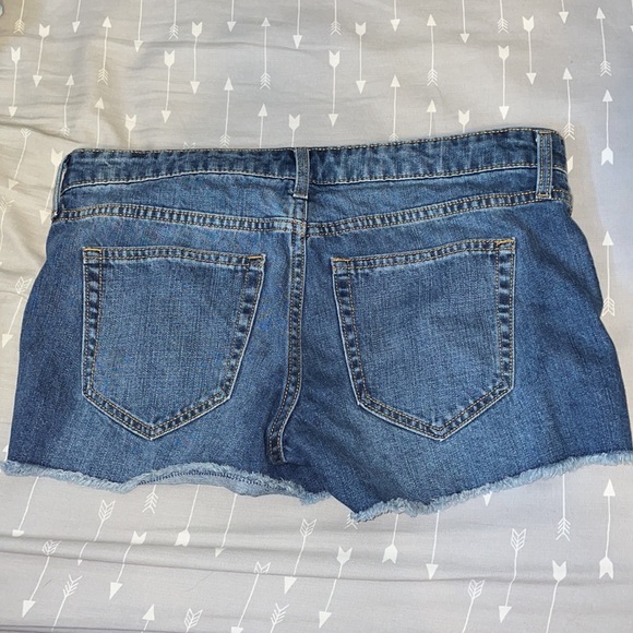 Super cute GAP shorts - Picture 4 of 4